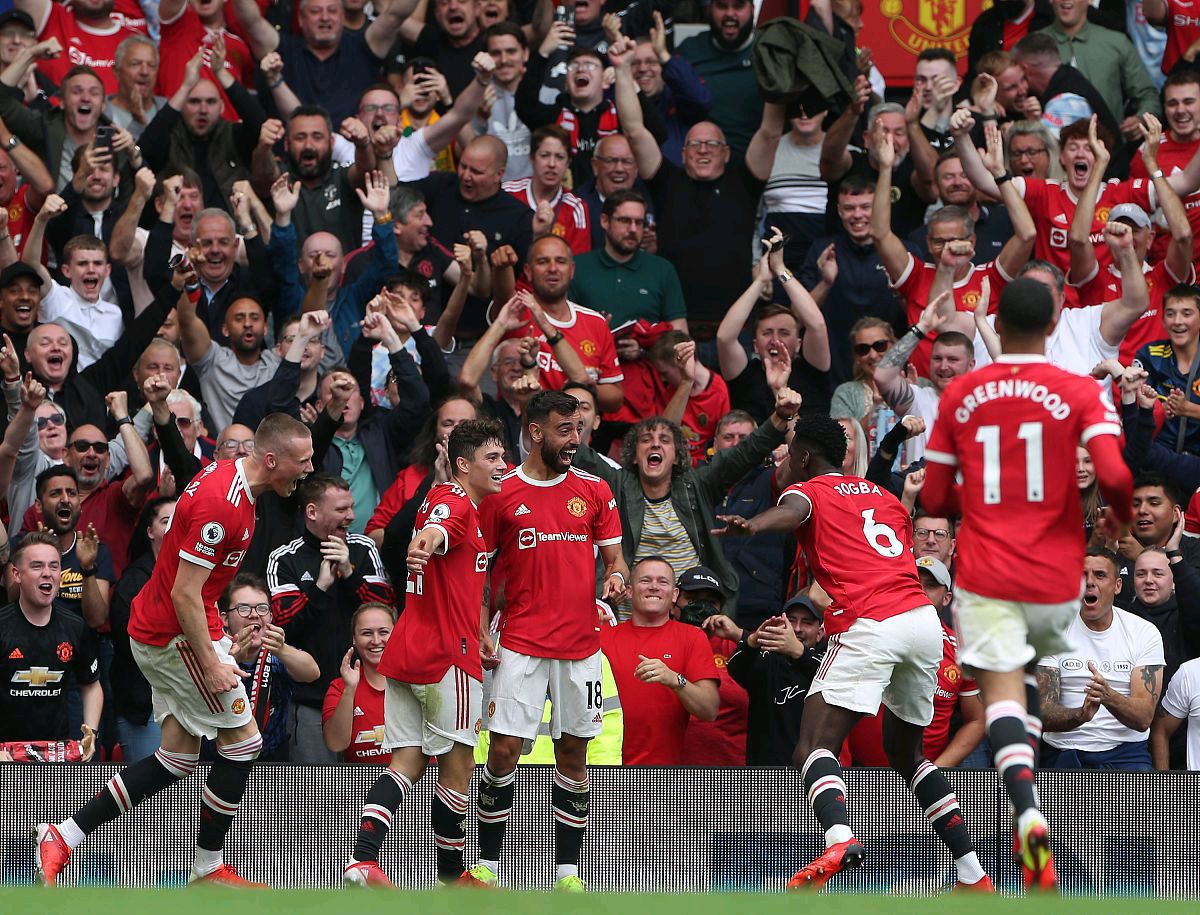 迈阿密国际夺美职联冠军，梅西淡定队友狂欢（迈阿密国际加冕美职联，梅西从容队友狂欢）