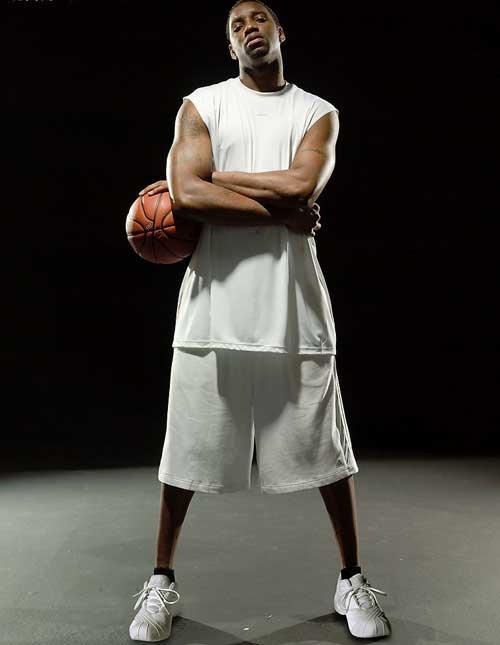 NBA历史第六人！杜兰特达成3万分5000板5000助里程碑（杜兰特成为NBA史上第六位达成3万分+5000篮板+5000助攻的球员）