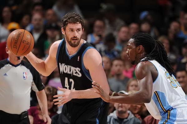 黄蜂猛龙比赛突发状况：灯光失控导致比赛中断（黄蜂vs猛龙赛场突发灯光故障，比赛被迫中断）