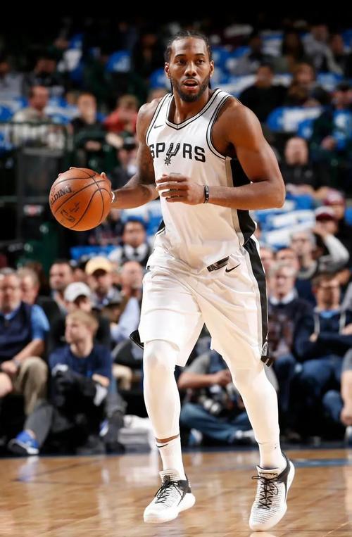 马卡：小西蒙尼如今表现出色，离不开梅西对他的明智建议（马卡：小西蒙尼状态火热，梅西的点拨功不可没）