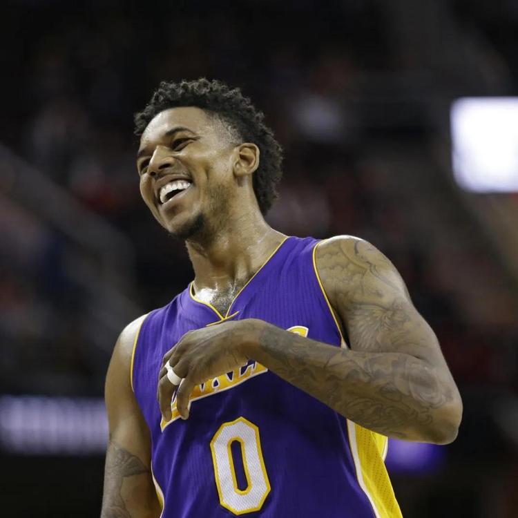 末节连续三分导演一波流！贾明儒9中7得到21分4板5助攻（末节三分连发掀一波高潮！贾明儒9投7中砍下21分4篮板5助攻）