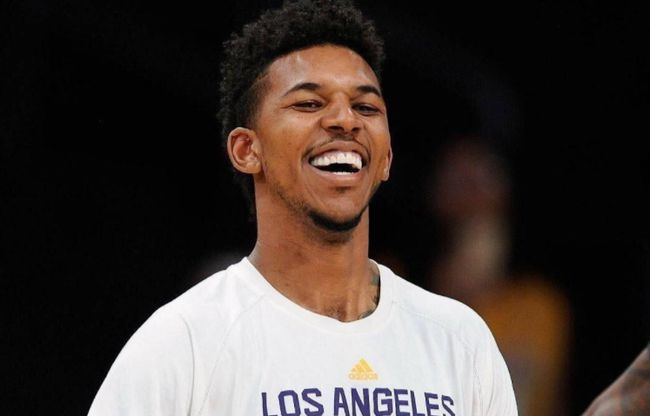 主控角色！波杰姆斯基先是妙传助攻巴特勒 随后个人连得5分（掌控全场！波杰姆斯基先献妙传助攻巴特勒，随后连续砍下5分）