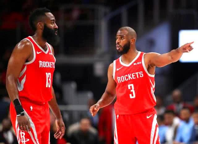 足球中超两场比赛因大雾暂停（受大雾影响，中超两场比赛暂停）