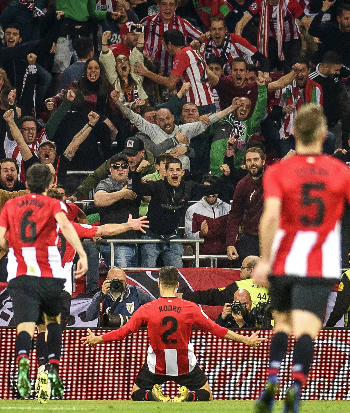 邮报：曼联等队关注赫塔小将艾希霍恩，他被拿来与克罗斯比较（英媒：曼联等队盯上赫塔新星艾希霍恩，他被比作克罗斯）