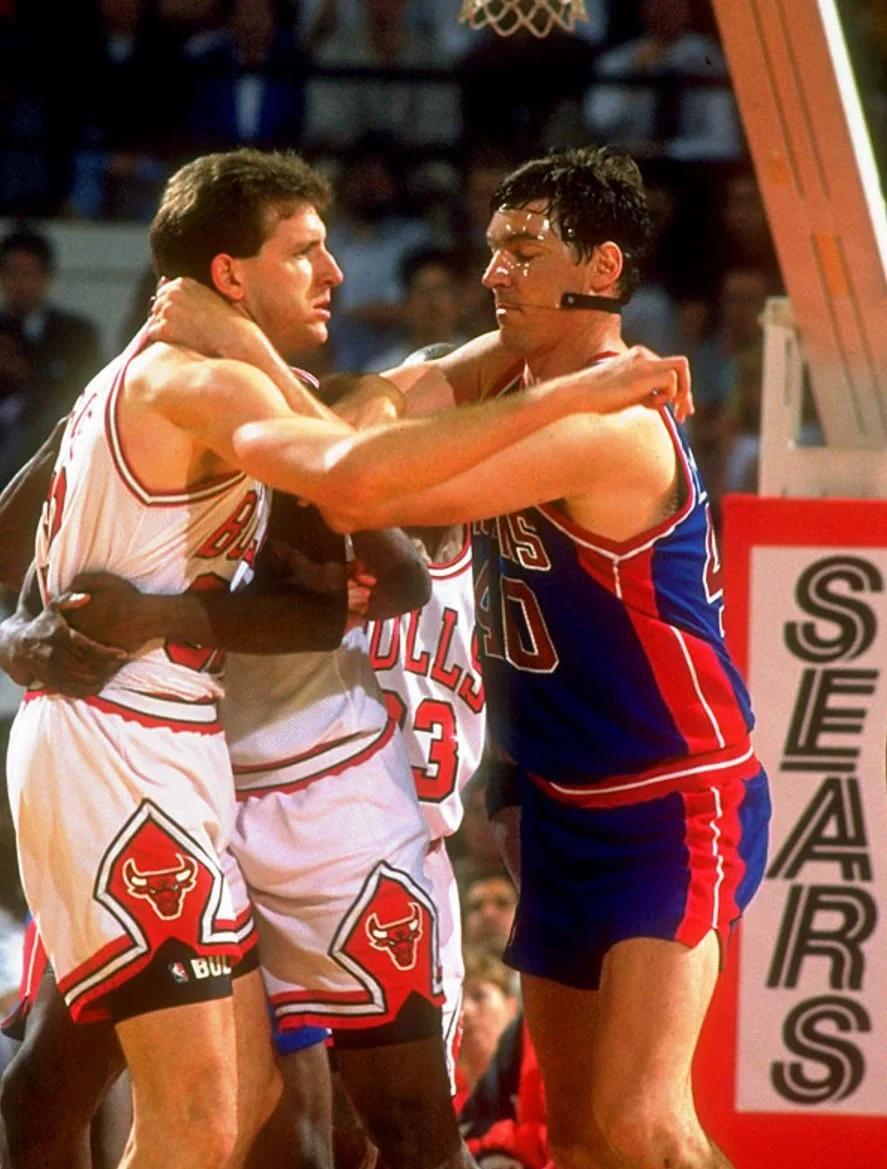 国王vs火箭前瞻：两队皆为背靠背，火箭状态回暖剑指2连胜（国王vs火箭前瞻：双方背靠背出战，火箭回暖力争两连胜）