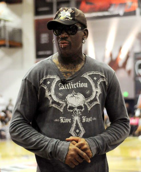 323胜仅次于阿拉贡内斯，西蒙尼成西甲赢球场次第二多的主帅（西蒙尼以323场胜利位居西甲主帅赢球场次第二，仅次于阿拉贡内斯）