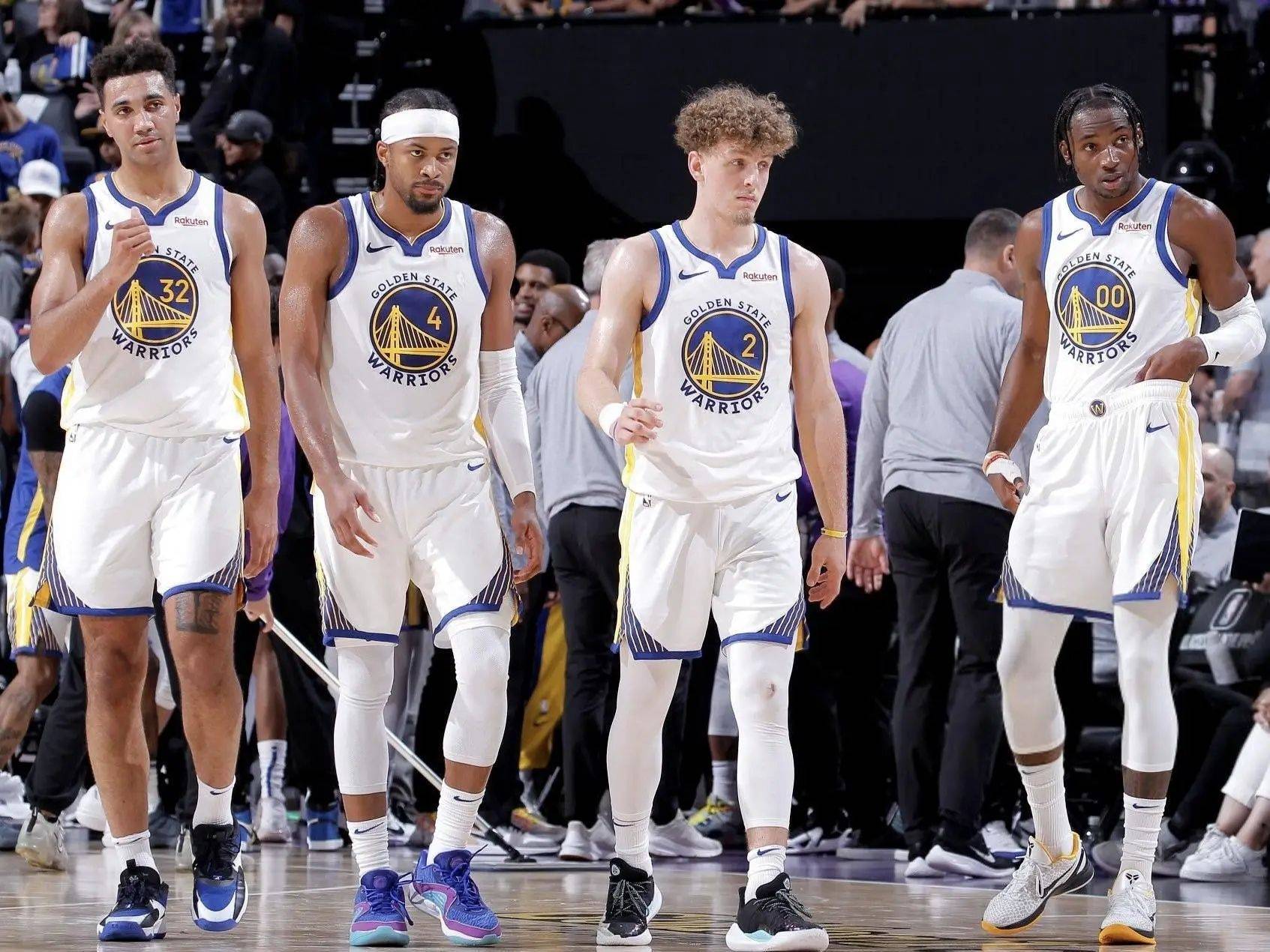 赵睿：目前在70-80%的状态&治疗完腿上淤血很明显 还是边打边恢复（赵睿：状态约七到八成，腿部治疗后淤血明显，仍边打边恢复）