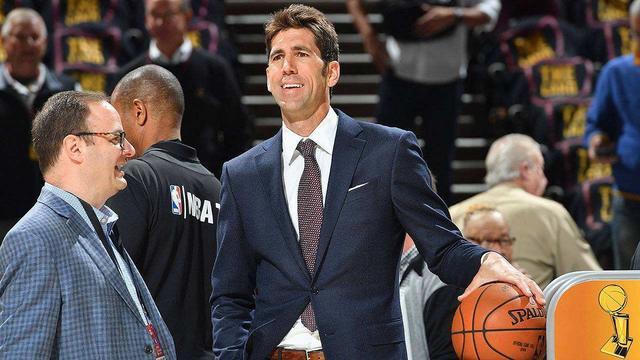 贝蒂斯迎战巴塞罗那：西甲第15轮焦点战一触即发！（西甲第15轮重头戏：贝蒂斯对阵巴塞罗那，开战在即！）