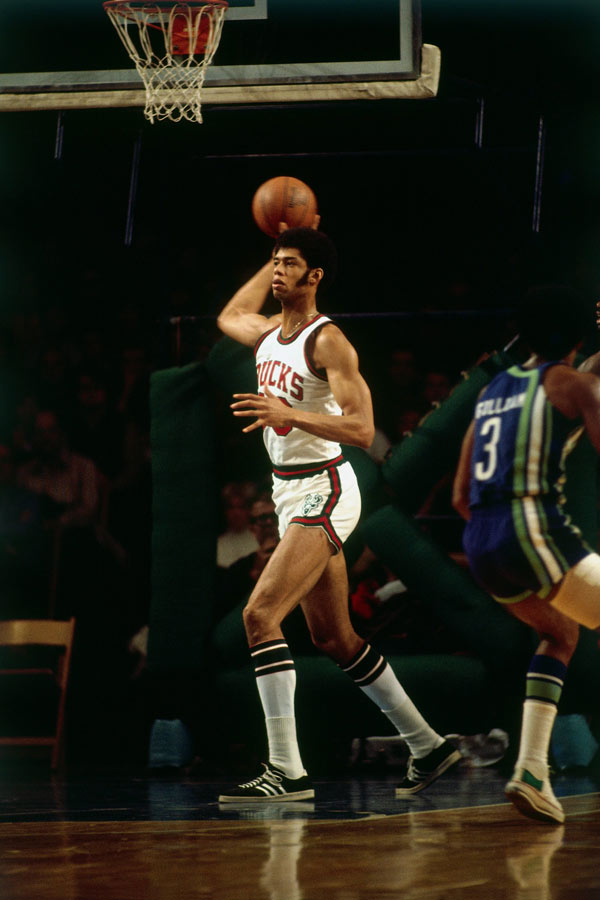 全市场：尤文与那不勒斯对格雷茨卡有意，正关注其续约情况（尤文和那不勒斯看中格雷茨卡，密切留意续约走向）