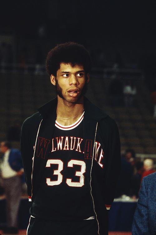 克里斯在半场时间内以9投5中的高效表现，拿下了16分、4个篮板和1次盖帽（克里斯半场表现高效：9投5中贡献16分、4篮板、1盖帽）